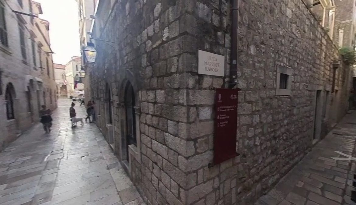 Izgorio stan u staroj dubrovačkoj jezgri, vatrogasci iznijeli muškarca bez svijesti - preminuo je