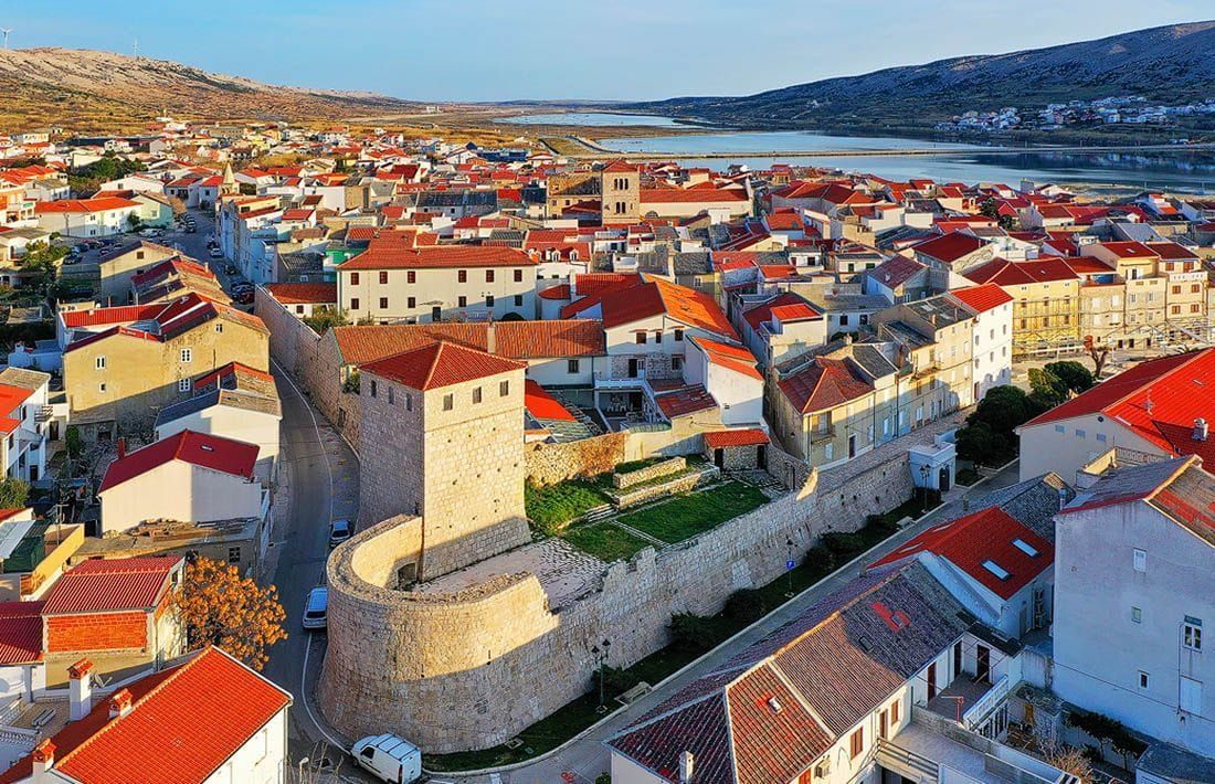 UPOZNAJ SVOJU ZEMLJU Besplatno razgledavanje grada Paga uz vođenje turističkog vodiča