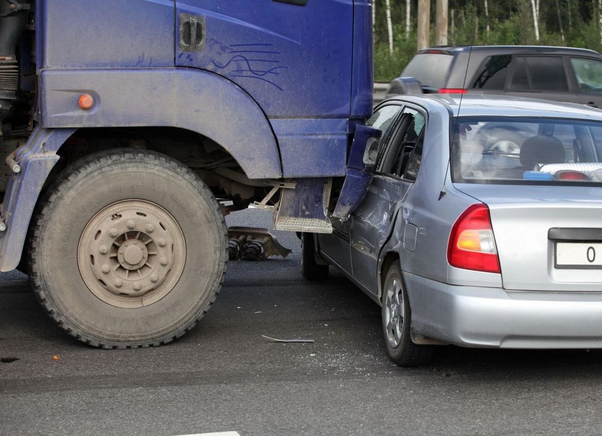 Jedna osoba ozlijeđena u Kaštel Lukšiću pri sudaru osobnog i teretnog vozila