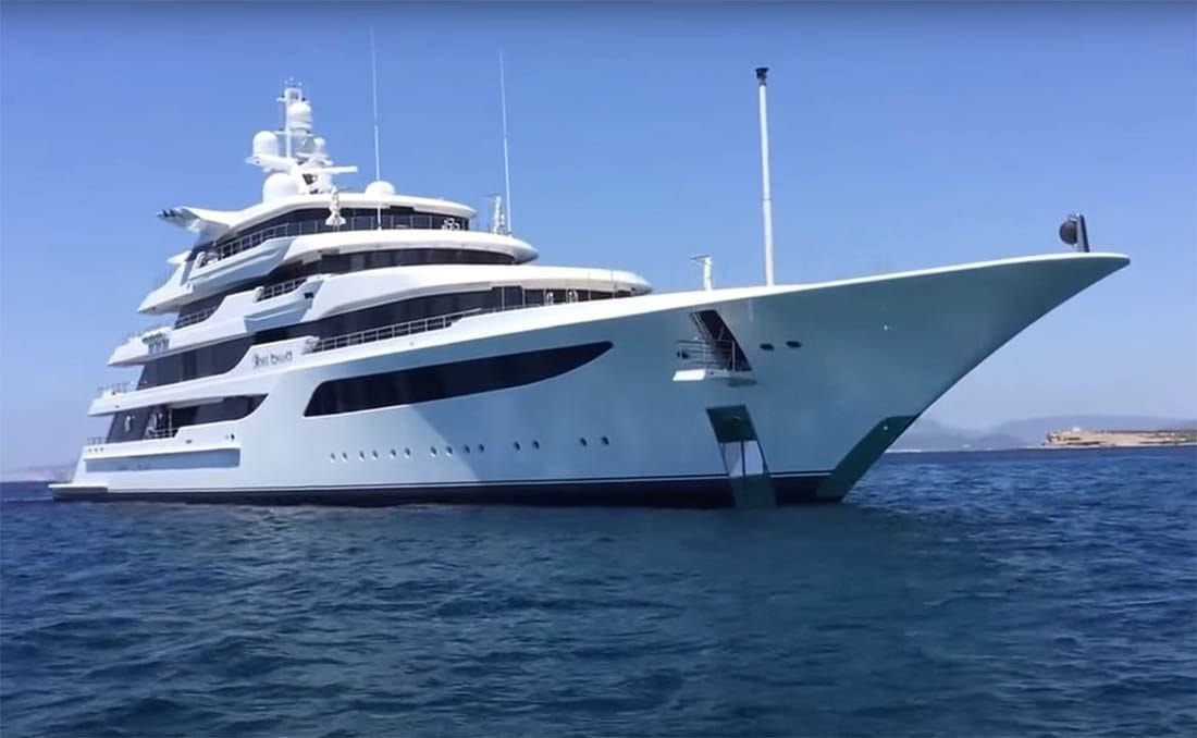 OBJAVLJENE SNIMKE Ruska jahta pod sankcijama koju je u Hrvatskoj otkrio Morski HR, isplovila iz trogirskog škvera!