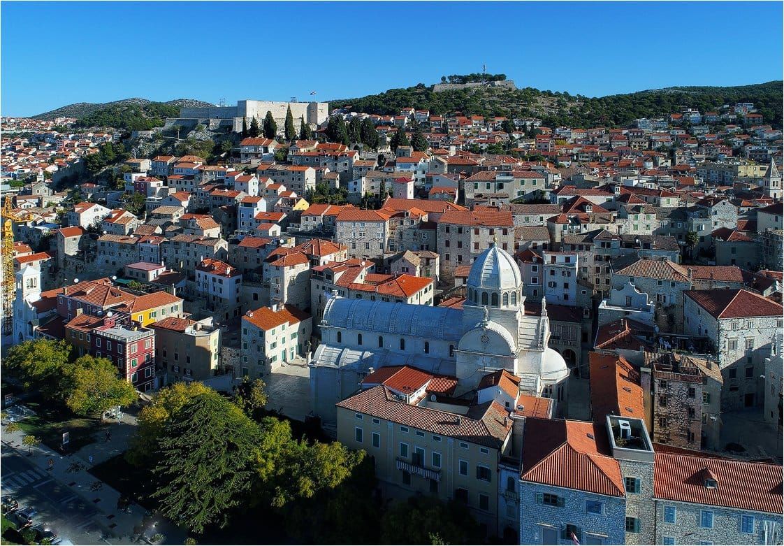 PUCNJAVA U SREDIŠTU ŠIBENIKA! Jedna osoba ozlijeđena