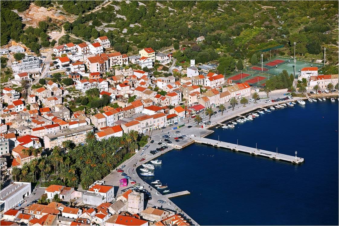 Iznajmljivači na Visu se žale: "TZ  radi 2 i pol sata dnevno, a imamo najveću turističku pristojbu" - Iz TZ kažu: "Radimo, samo na terenu"