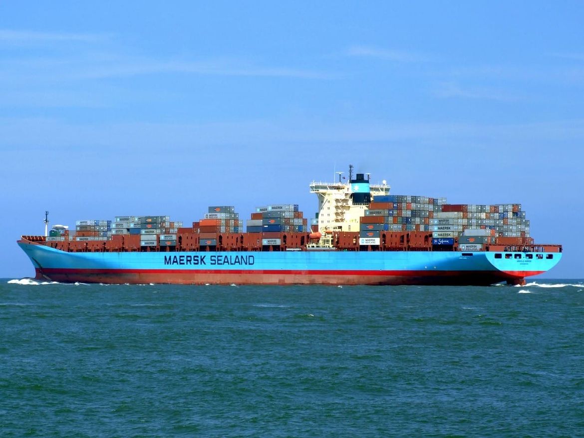 Maersk više ne plovi kroz Suez - Brodove su usmjerili da plove oko Afrike