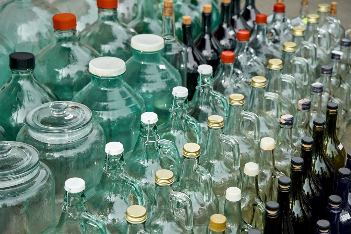 NATJEČAJ JOŠ DANAS Carina jeftino prodaje 3689 litara zaplijenjene domaće rakije