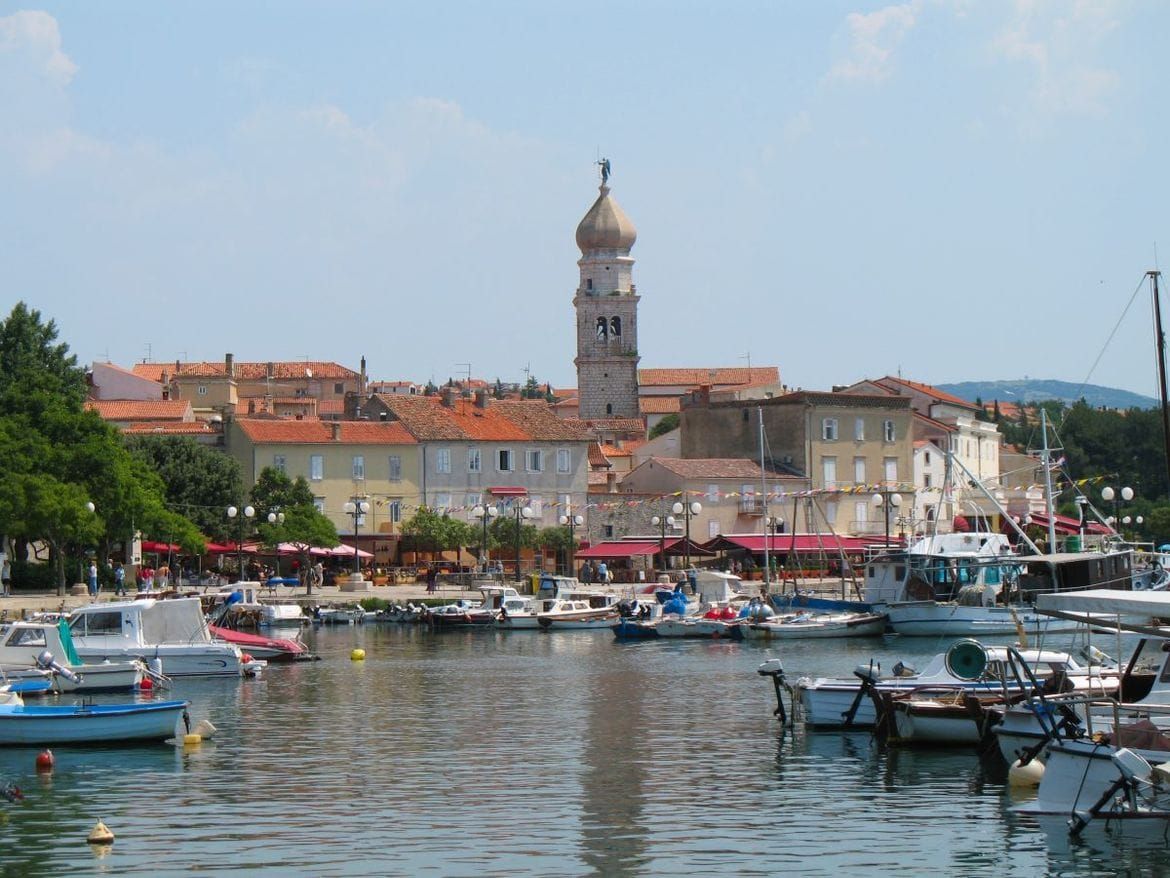 Turistička ambulanta u Krku radi u jednoj smjeni: "Četiri sata sam čekao na red s bolesnom kćeri"