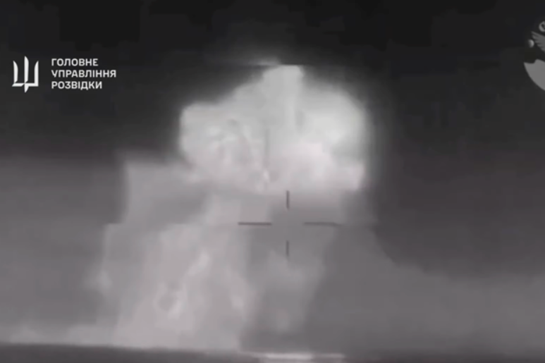 VIDEO Pogledajte trenutak udara ukrajinskog drona u veliki ruski desantni brod