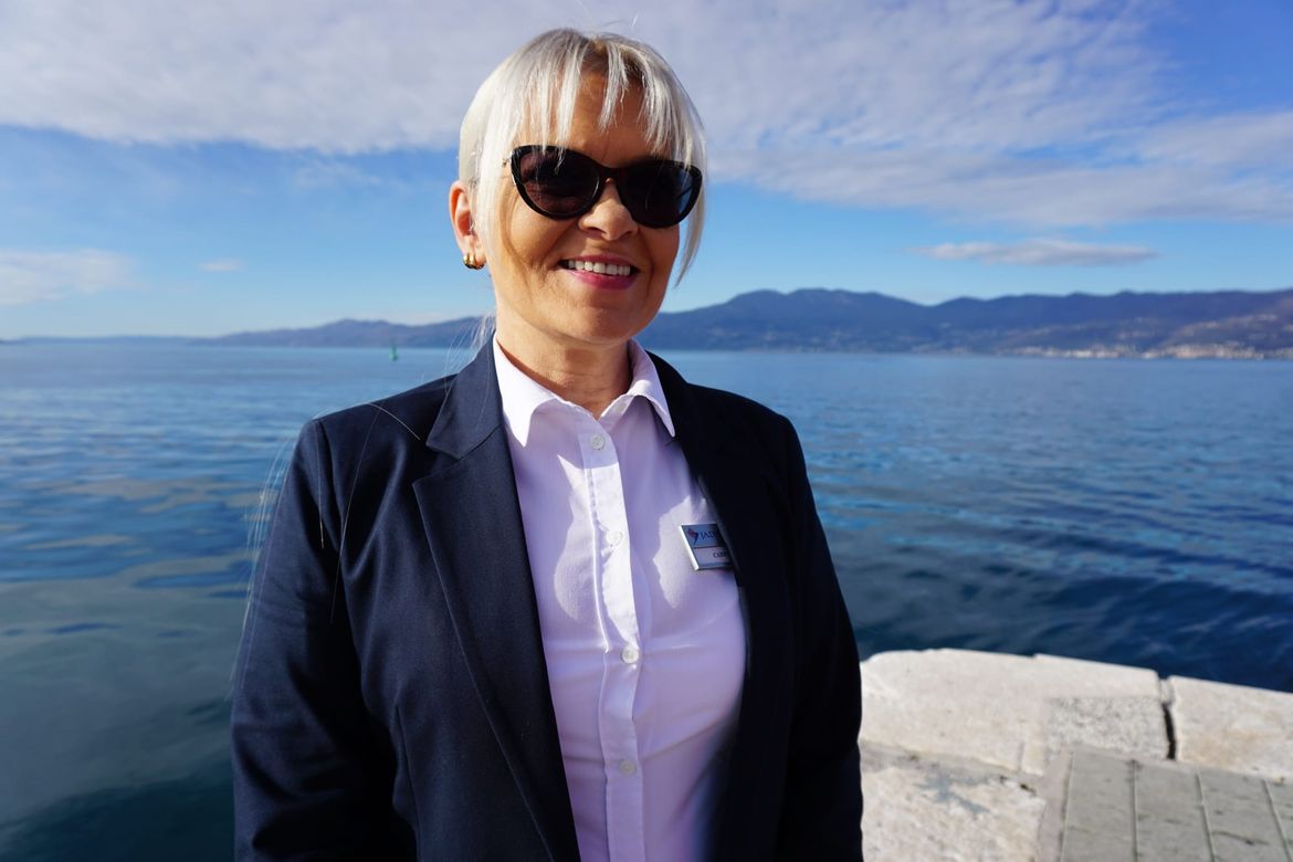 Jadrolinija zapošljava "bijelo osoblje", a ova žena velikog srca objasnit će vam zašto je to odlična odluka!
