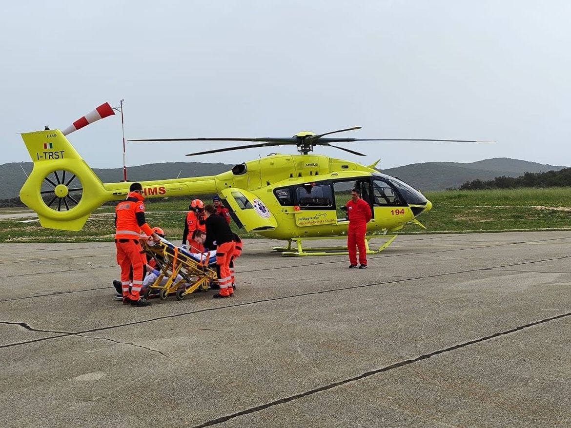 FOTO Prvi put intervenirao tim Helikopterske hitne medicinske službe - Prijevoz mladog pacijenta s Lošinja u KBC Rijeka
