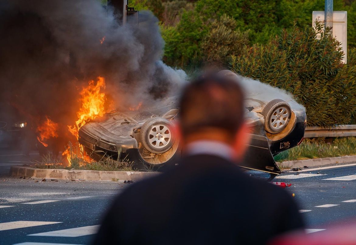 Poginuli motociklist i vozačica automobila u Kaštelima, trogodišnje dijete teško ozlijeđeno