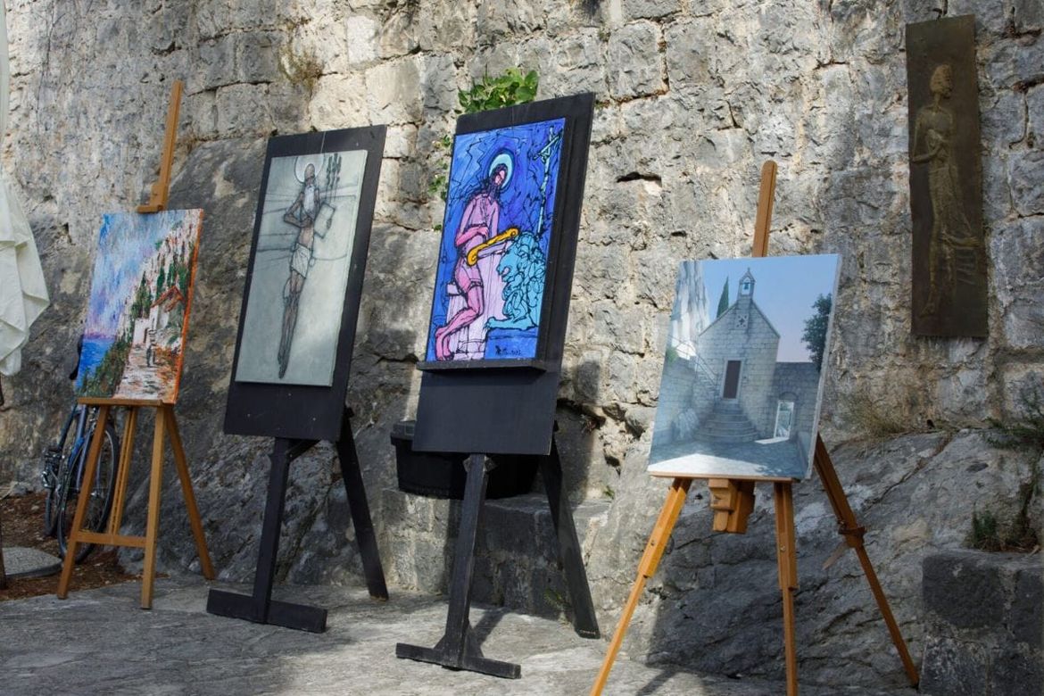 VELIKA IZLOŽBA USRED ZAGREBA: "Oprosti mi, Bože, jer sam Dalmatinac"