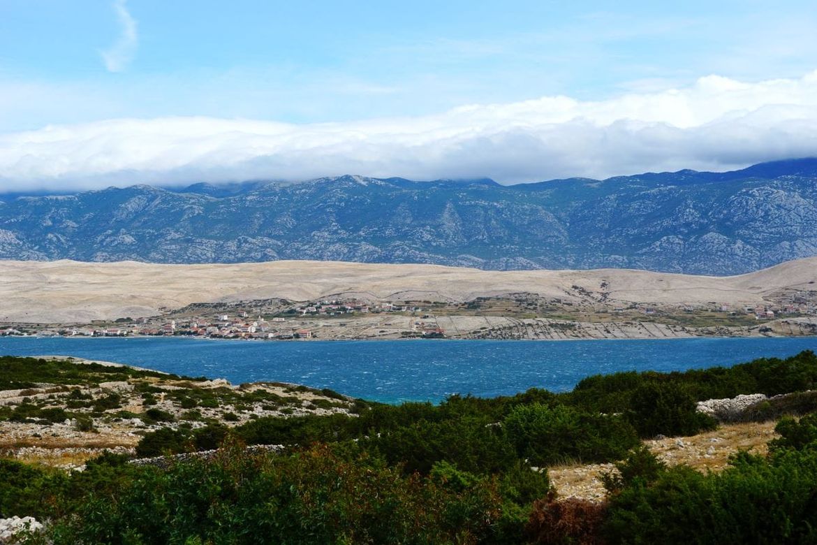 Kroz jutro olujna bura, poslijepodne neverini