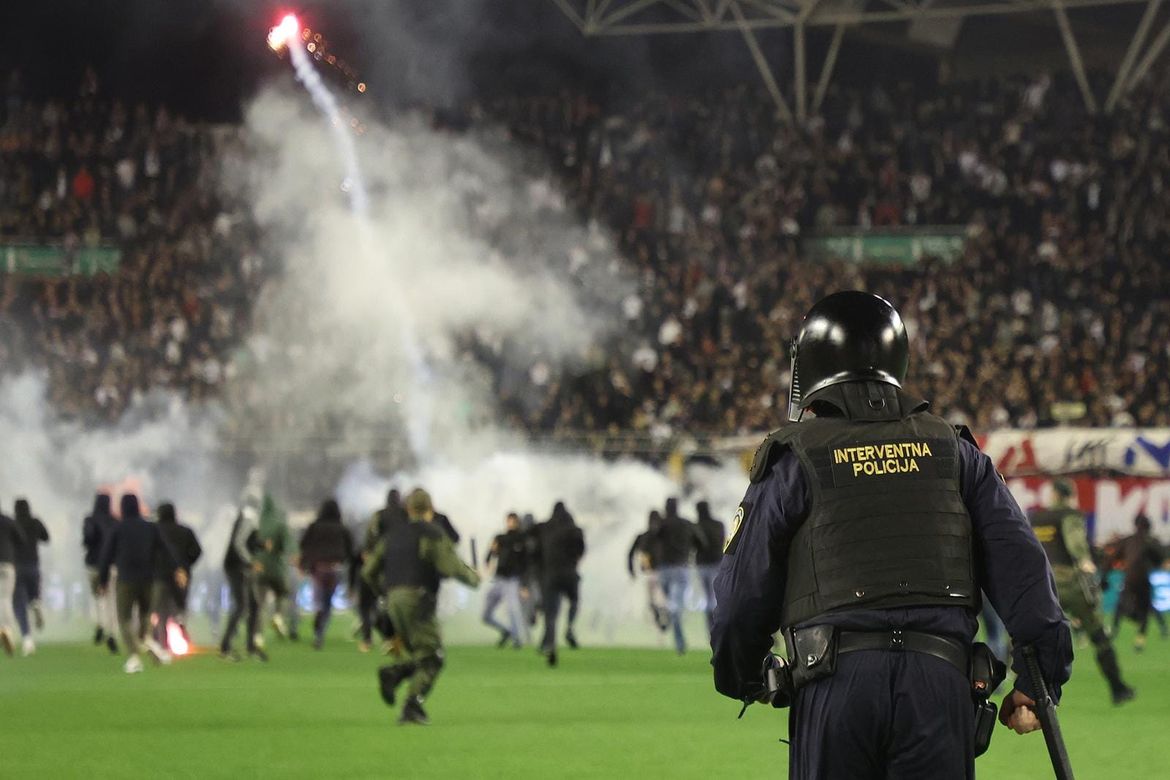 OSAM POLICAJACA OZLIJEĐENO! Nakon sinoćnjeg divljaštva u Splitu uhitićeno 50 domaćih huligana