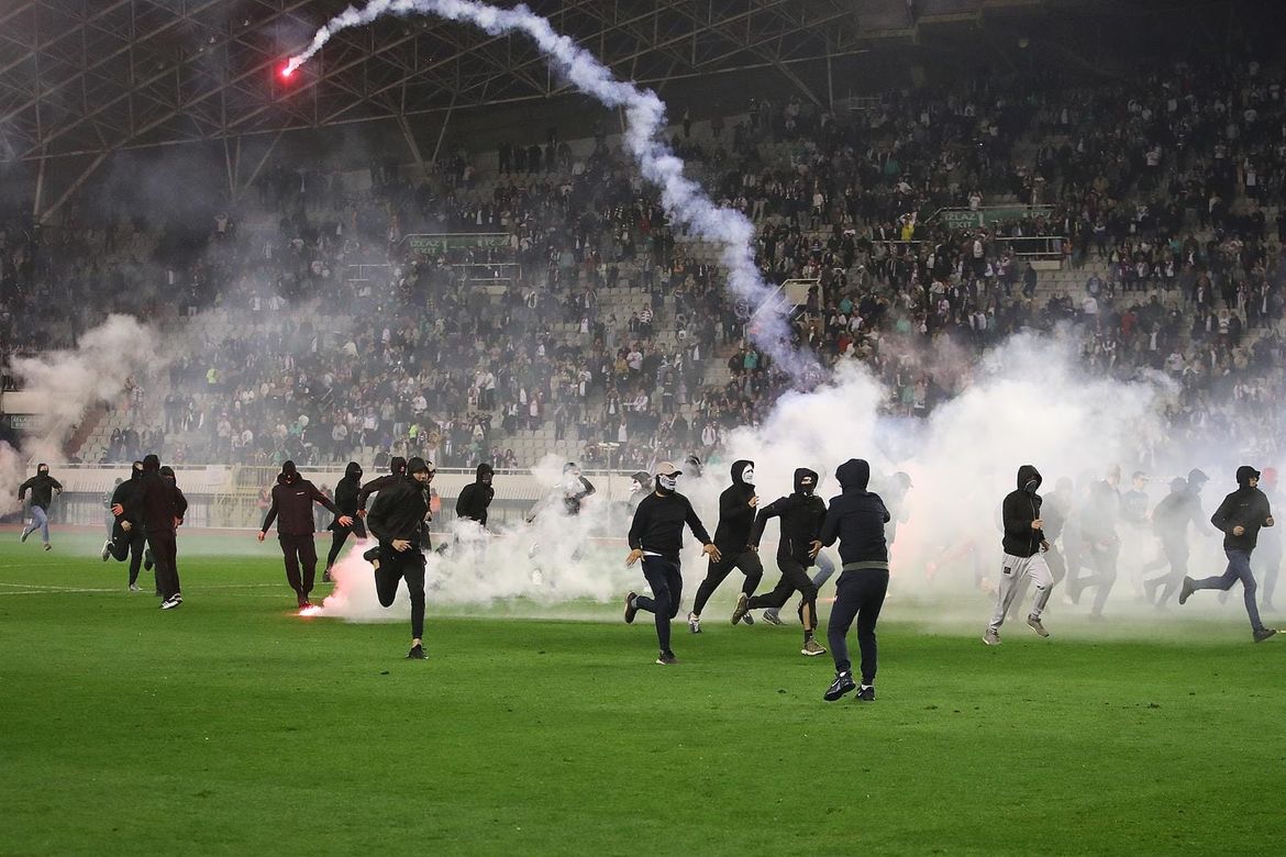 PORUKA POLITIČARIMA:  Odmah obećajte zaustaviti stadionske teroriste i ispunite to nakon izbora!