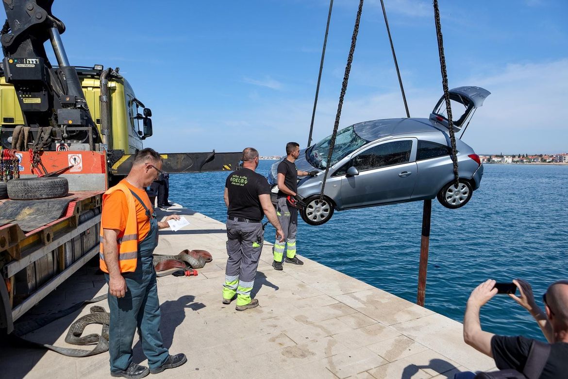Auto mu završio u moru u Zadru - zaboravio je podići ručnu!