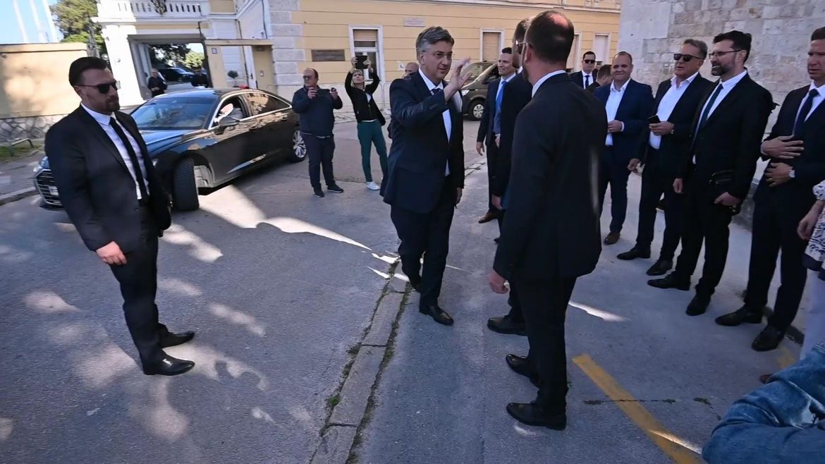 Mladić u Zadru vikao na Plenkovića: "Znamo kakve namjere imate i da ste prodali ovaj narod, Srušit će vas netko puno veći!"