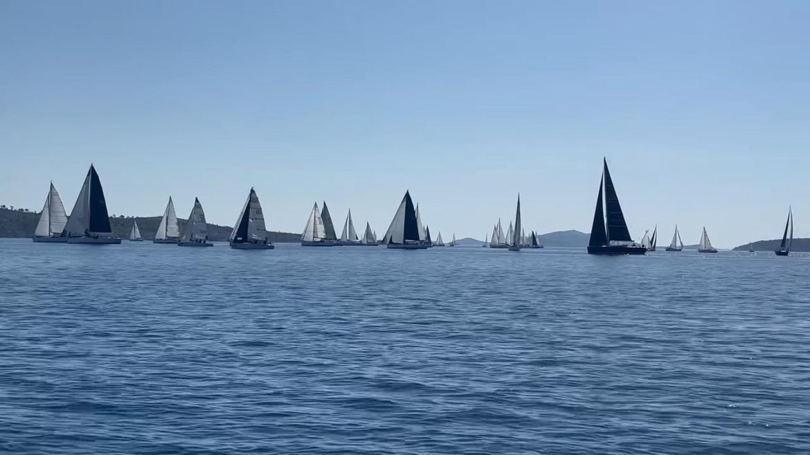 GLADUŠA Mudantama umjesto brojeva, kroz najveseliju jadransku regatu projedrilo 80 posada od Istre do Splita