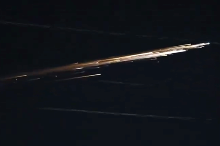 VIDEO Kakvi su ovo misteriozni svjetleći objekti na nebu iznad Kalifornije?
