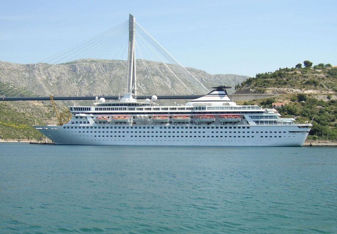 Plovio je rutom Titanica a u Dubrovnik je prvi put uplovio 12. listopada 1989.