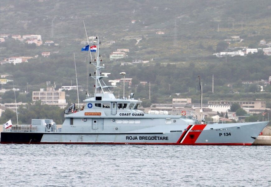 Brod albanske ratne mornarice uplovio u splitsku luku Lora!