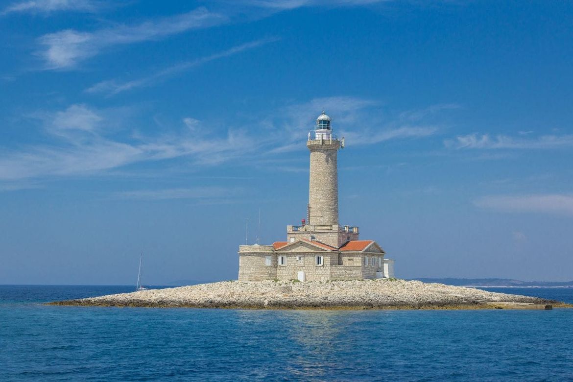 Turisti jako žele na svjetionike, ali država bizarnom administracijom Plovput kažnjava zbog te ideje