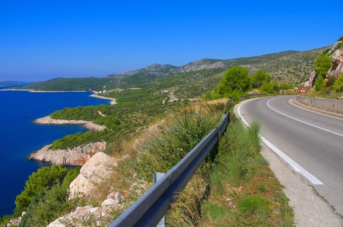 Policija na Hvaru usred dana zatekla potpuno pijanog vozača