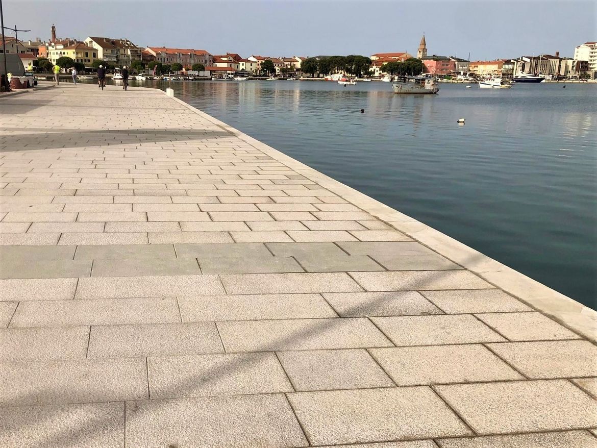 Dovršeno uređenje nove trase šetnice u centru Umaga