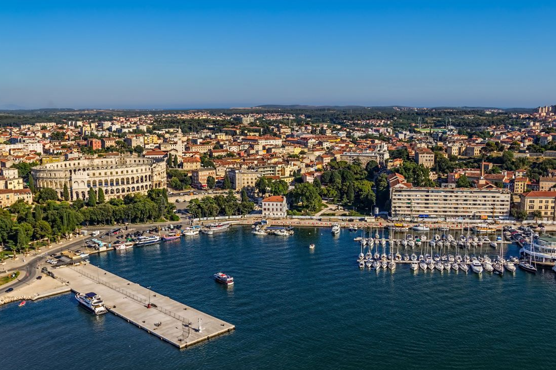 PROSVJED ODGOJITELJICA U PULI Traže jednake plaće kao u osnovnim školama