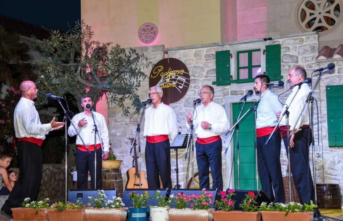 POVLJANA U PISMI Susret klapa na Pagu!