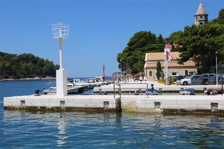 FOTO Butković obišao novu i dograđenu rivu u Cavtatu