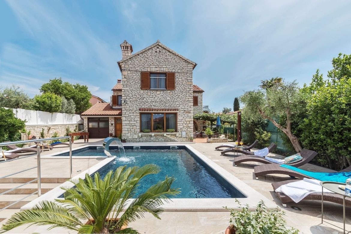 Prazne vile i kuće s bazenima, Vlasnik restorana na Jadranu: "Sezona je 40 posto slabija"