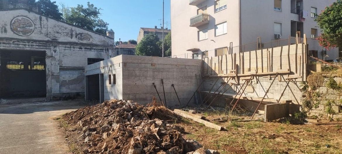 Grad Pula: "Zaustavili smo ilegalne gradnje Uljanik standarda i u Tomasinijevoj ulici"