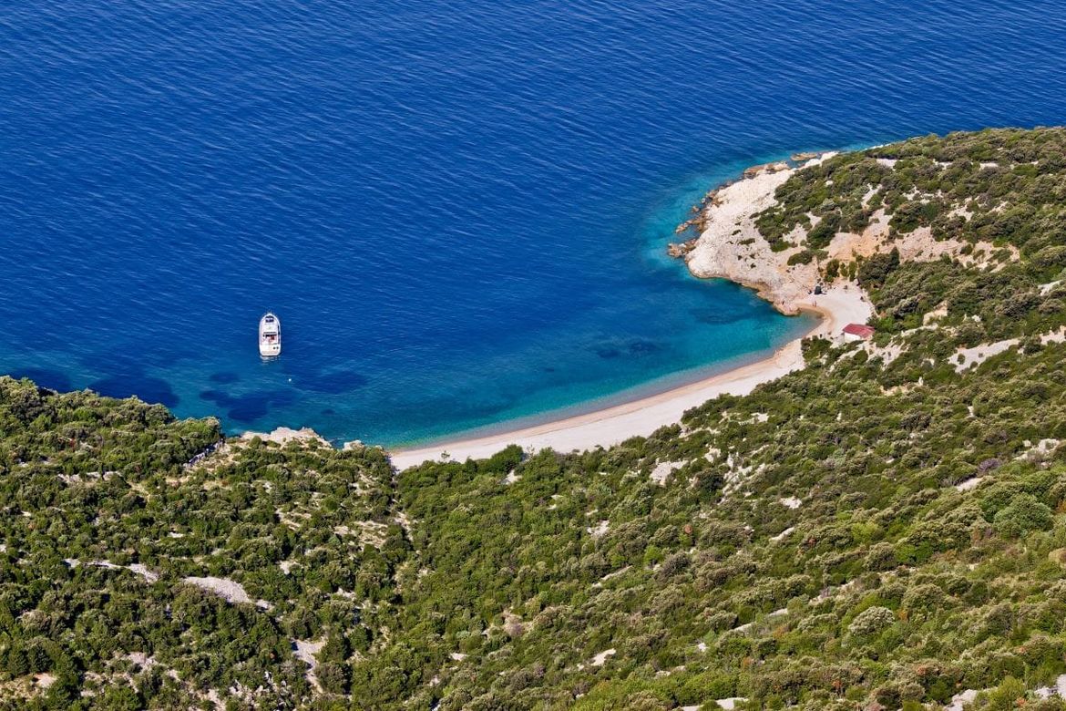 Evakuirana ozlijeđena osoba s nepristupačne plaže na Cresu
