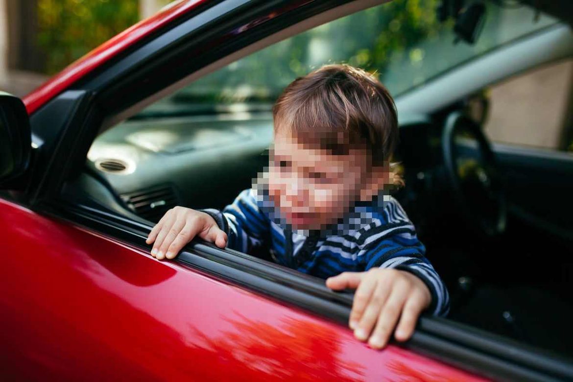 U Makarskoj i Kaštelima ostavili djecu zaključanu u autima na paklenoj vrućini