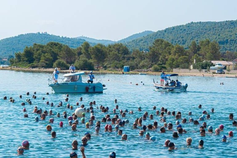 Plivački maraton u Raslini