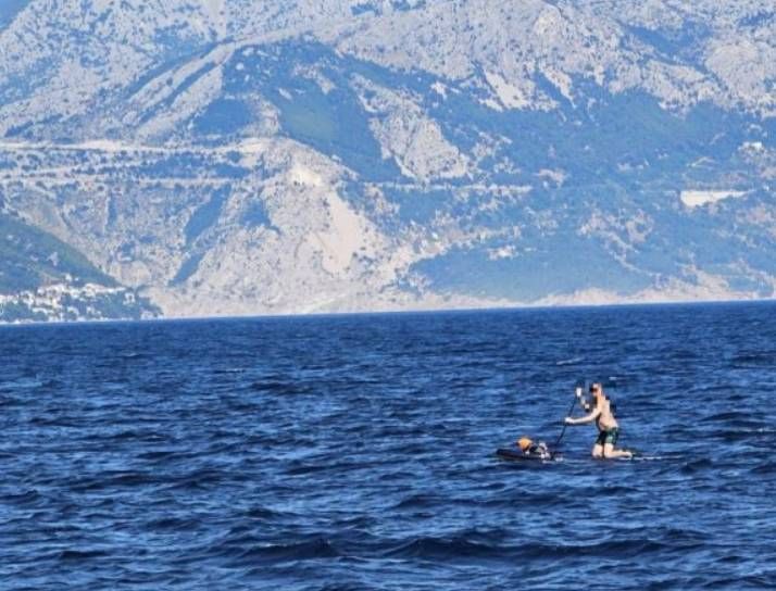KAKVA IDEJA Turist veslao na SUP dasci do Brača!