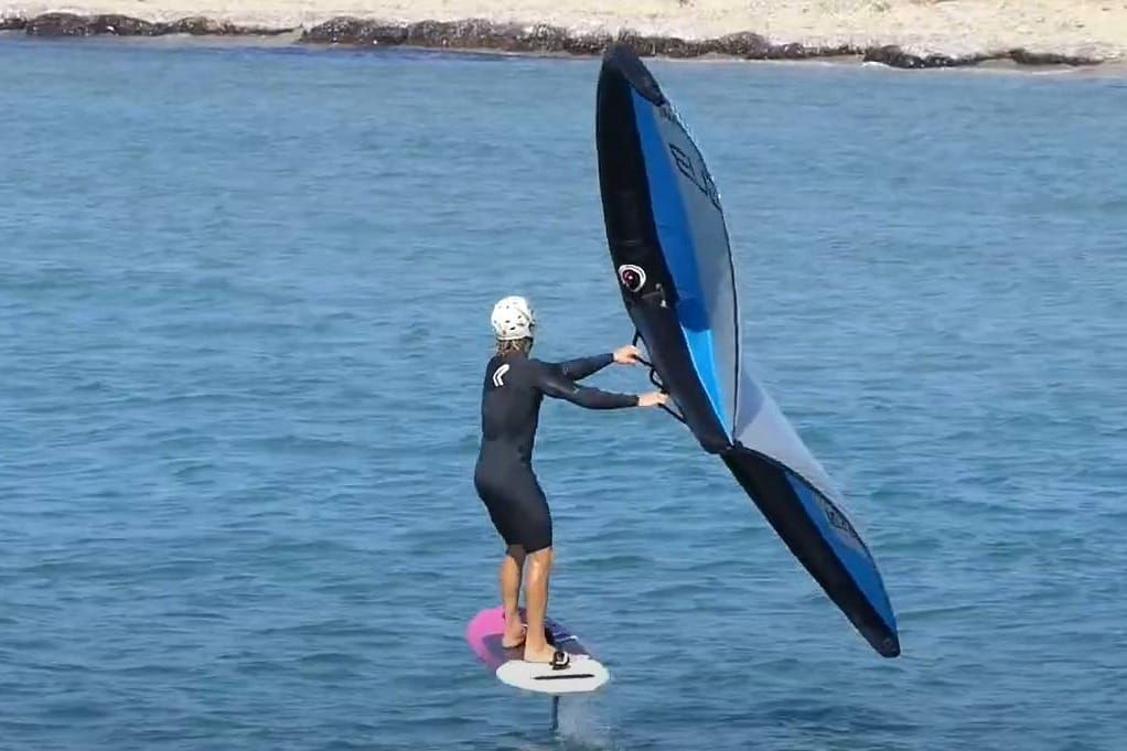 NAGRADA OD 200 EURA Surfer izgubio krilo za jedrenje između Bola i Hvara!