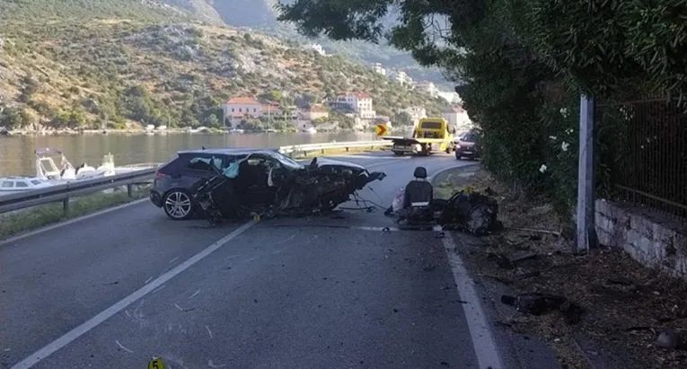TEŠKA PROMETNA NESREĆA KOD DUBROVNIKA Poginula 19-godišnja osoba, troje ozlijeđenih!