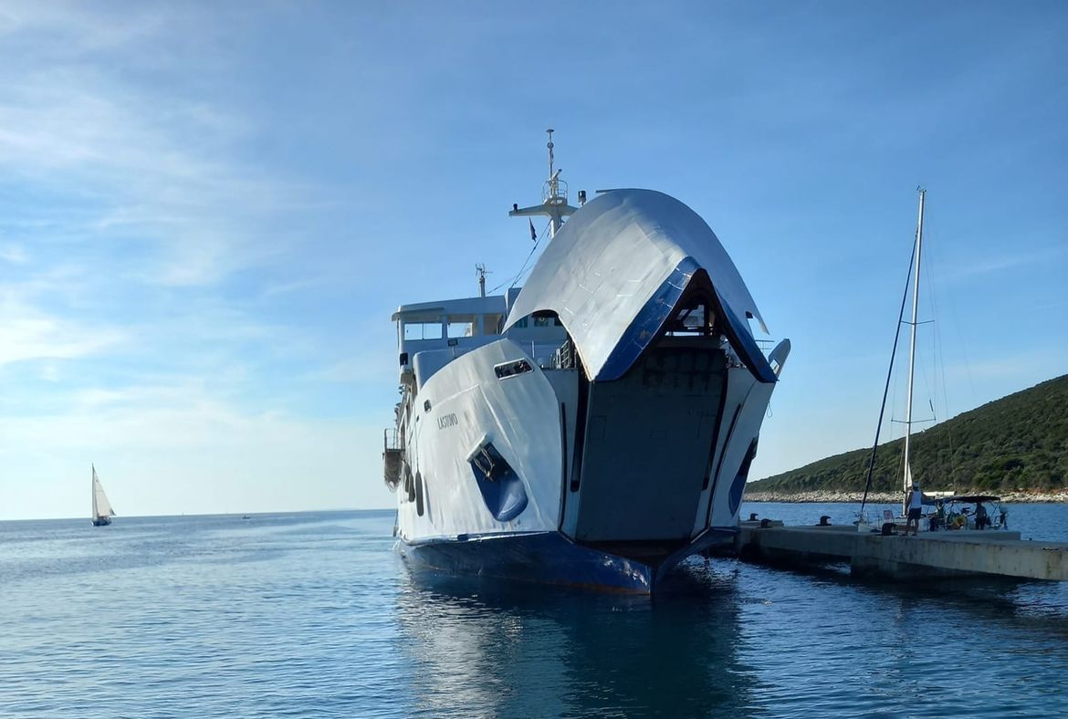 DOZNAJEMO Na trajektu Lastovo je nažalost troje poginulih i jedna ozlijeđena osoba: "Poginuli su vođa stroja i dva kormilara!"