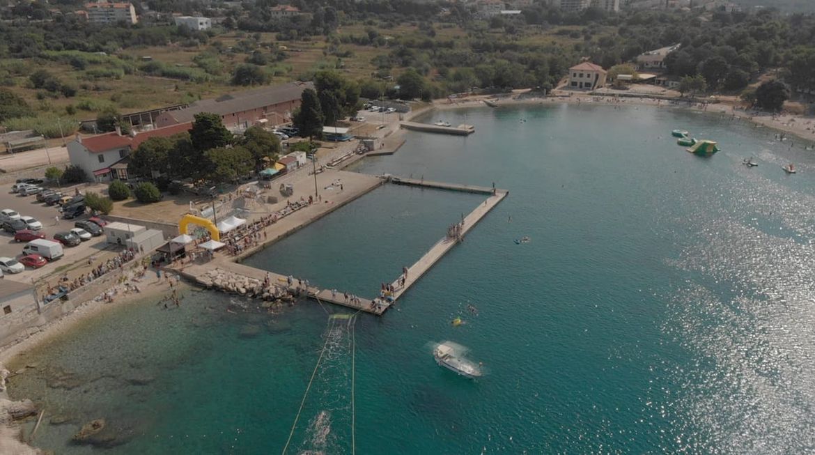 TRAGEDIJA NA KUPALIŠTU U PULI Preminuo maloljetnik - Policija upozorava na važne stvari!