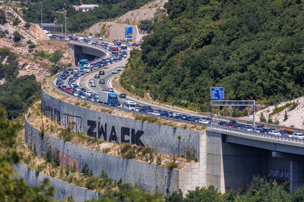 VIKEND GUŽVE Kod krčkog mosta 4 km kolone u oba smjera!