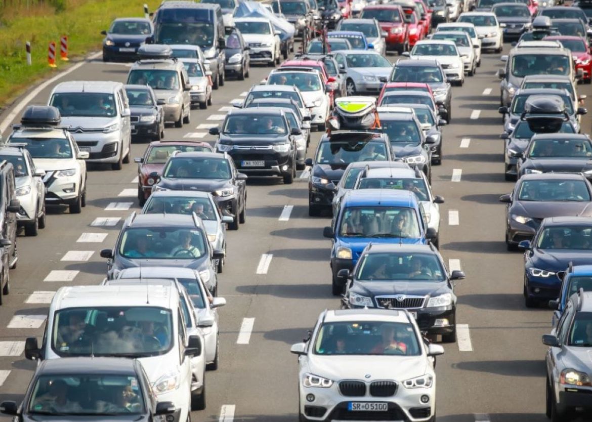 Velike gužve na autocestama - HAK upozorava vozače na kilometarske kolone