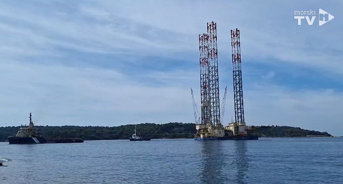GODINAMA NAJVIŠA KONSTRUKCIJA PULE Nakon dugog remonta, isplovila platforma Labin