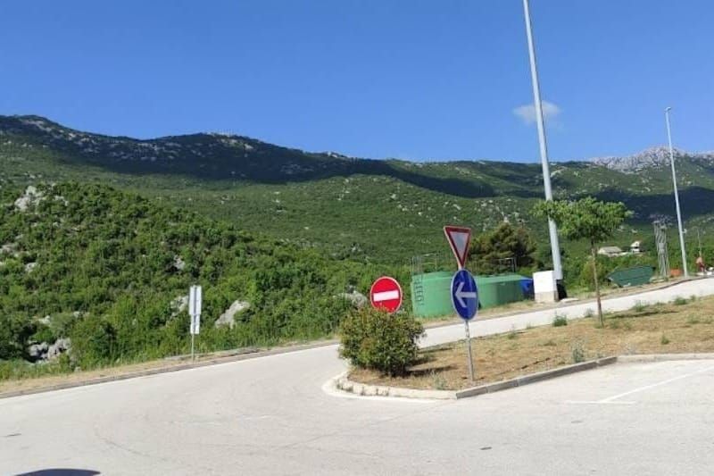 Policija traži svjedoke nesreće na odmorištu kod Omiša!
