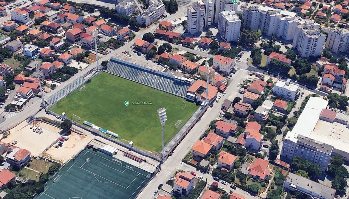 NOGOMETAŠI POSTALI BESKUĆNICI Osuđenik zbog kriminala u NK Zadru, sada je vlasnik prostora koje koristi HNK Zadar koji mora igrati u Biogradu!