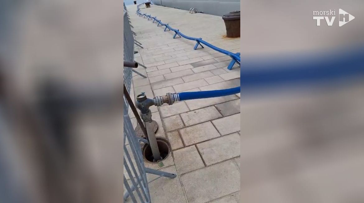 Direktor zadarskog vodovoda objasnio: "Kruzeri kod nas pune vodu jer smo prejeftini, a država nam ne da dignuti cijene - od listopada neka idu u druge luke!"