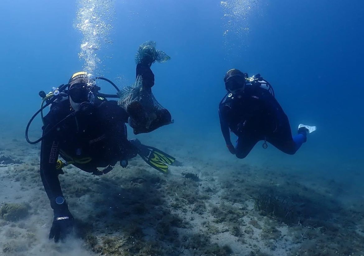 Ekološka akcija 'Od Splita moru' - Ronioci čiste splitske plaže Kašjune, Kaštelet i Obojenu svjetlost