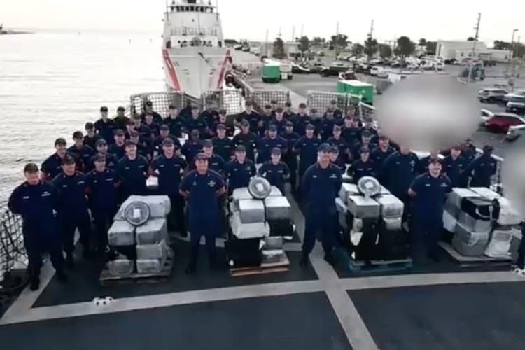 Velika akcija na Karibima: "Filmska potjera kroz šestmetarske valove i rekordna zaplijena droge!"