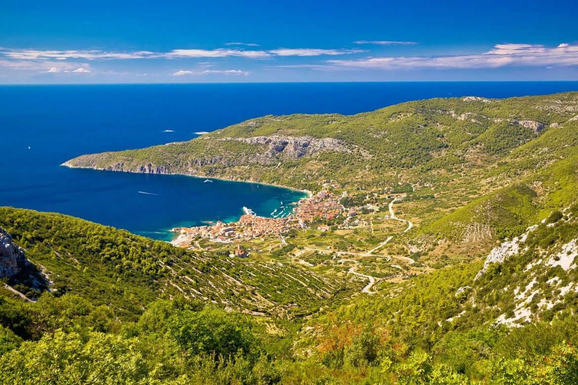 Kroz jutro umjerena bura, poslijepodne maestral uz iznadprosječno toplo vrijeme