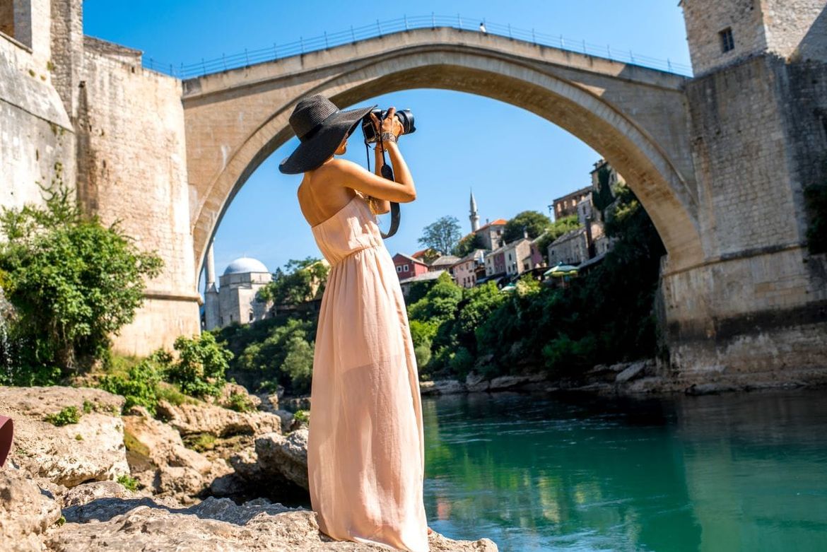 JEFTINIJE I MANJE GUŽVE OD DUBROVNIKA Britanski mediji BiH prozvali "novom Hrvatskom"