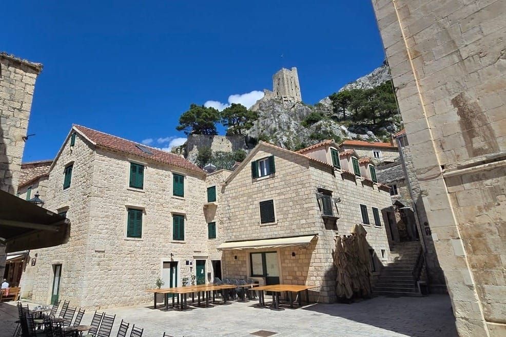 Izložba "Kontinentalac s okusom mora" u Omišu